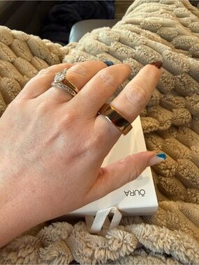 Oura gen 4 rose gold smart ring, size 9